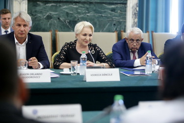 Guvernul a găsit soluția pentru a ocoli blocajul generat de ALDE pentru ordonanțe. Teodorovici susține că va promova măsurile fiscale prin Parlament 