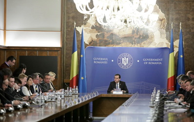 ULTIMA ORĂ Guvernul Orban corectează prin ordonanță prevederile OUG 114: Sunt eliminate taxa pe activele bancare și cerințele pentru fondurile private de pensii. Sunt înghețate indemnizațiile demnitarilor, dar nu este interzis cumulul pensiei cu salariul