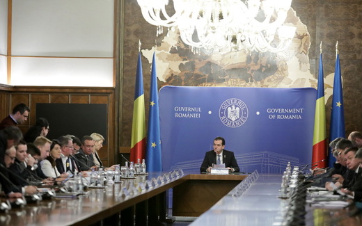 ULTIMA ORĂ Guvernul Orban corectează prin ordonanță prevederile OUG 114: Sunt eliminate taxa pe activele bancare și cerințele pentru fondurile private de pensii. Sunt înghețate indemnizațiile demnitarilor, dar nu este interzis cumulul pensiei cu salariul