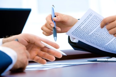 DOCUMENT Măsurile pregătite de Guvern - acoperirea parțială a salariilor,  subvenție de 500 euro pentru anumite angajări, indemnizație de șomaj tehnic menținută pentru domenii cu restricții