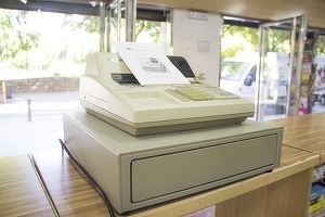 DECIZIE Costul caselor de marcat cu jurnal electronic va putea fi dedus din impozit