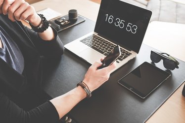 ULTIMA ORĂ Planul de relansare a economiei - Guvernul introduce programul Kurzarbeit. Ce firme se califică și ce procent din salariile angajaților va fi acoperit de la buget 