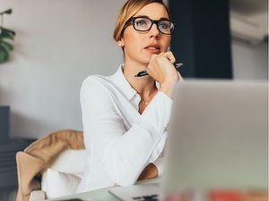 Află cu simulatorul comparativ online de la Keez ce taxe se vor plăti în 2023 pentru cele mai întâlnite tipuri de afaceri