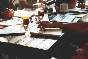AVIZ Vechimea în muncă va fi recunoscută, după modelul PFA, și pentru profesii liberale practicate de persoane fizice independente (PFI). Cine este vizat