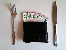 ULTIMA ORĂ DECIZIE Bacșișul - legiferat și fiscalizat. Cum vei plăti la restaurant și cum le vei putea "mulțumi" chelnerilor