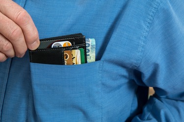 Diferența salarială între bugetari și privați - cel mai mic nivel din ultimii ani. Creșterea primită de bugetari a fost sub inflație, în privat ritmul majorărilor a fost mai rapid