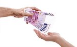 Finanțele cresc necesarul de împrumut la 250 miliarde lei, un nou record, pentru a face loc deficitului de 8,6%, anunțat de Profit.ro. Împrumuturile au ajuns la acest moment la 233 miliarde lei