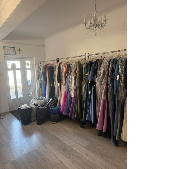 FOTO - ANAF deschide sezonul nunților: După ce a confiscat 300 rochii de mireasă, acum le vinde