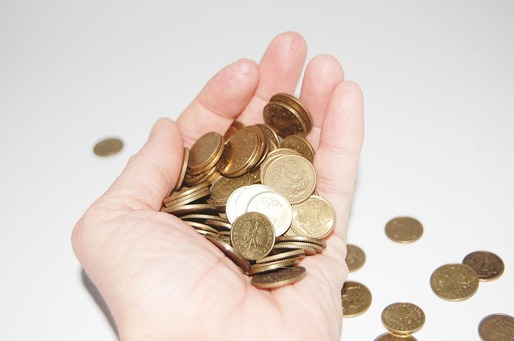 EXCLUSIV Ministerul Finanțelor impune plata lunară cu prioritate la pensii și salarii. Solicitare semnată oficial