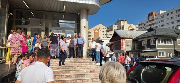 FOTO Continuă protestele la ANAF, în contextul măsurilor de austeritate