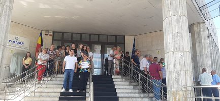 FOTO Continuă protestele la ANAF, în contextul măsurilor de austeritate