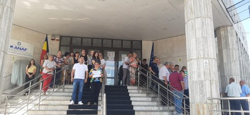 FOTO Continuă protestele la ANAF, în contextul măsurilor de austeritate