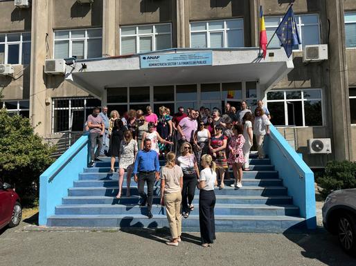 Angajații ANAF continuă protestele spontane declanșate de vineri