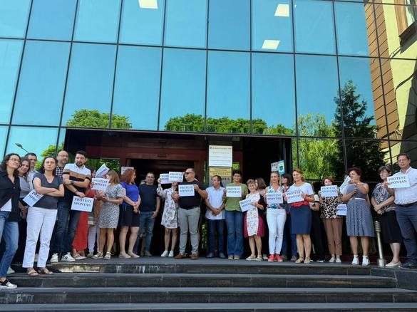 Angajații ANAF continuă protestele spontane declanșate de vineri