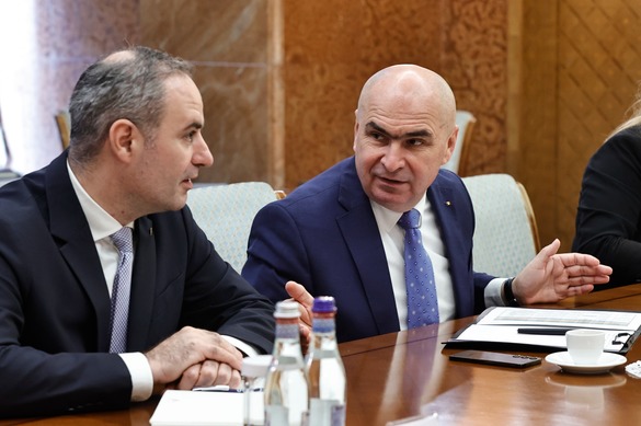 FOTO Premierul Bolojan și ministrul de Finanțe au discutat cu reprezentanții agenției de rating Standard & Poor’s despre măsurile pentru reducerea deficitului