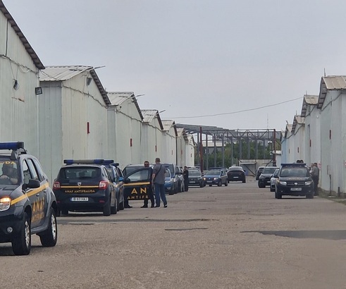 FOTO VIDEO Controale cu 120 de inspectori Antifraudă în trei complexuri comerciale și logistice din București și Ilfov