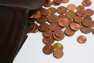 Distribuitorii de mărfuri reclamă: Salariile cresc mai repede decât productivitatea