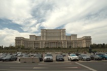 Mașinile vechi - taxate triplu. Va fi regula „poluatorul plătește”