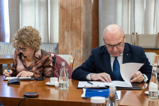 ULTIMA ORĂ Măsurile de relansare economică, anunțate de Bolojan: Credite fiscale pentru companii, amortizare accelerată pentru utilaje, sprijin pentru investițiile mari și domeniile cu deficite comerciale