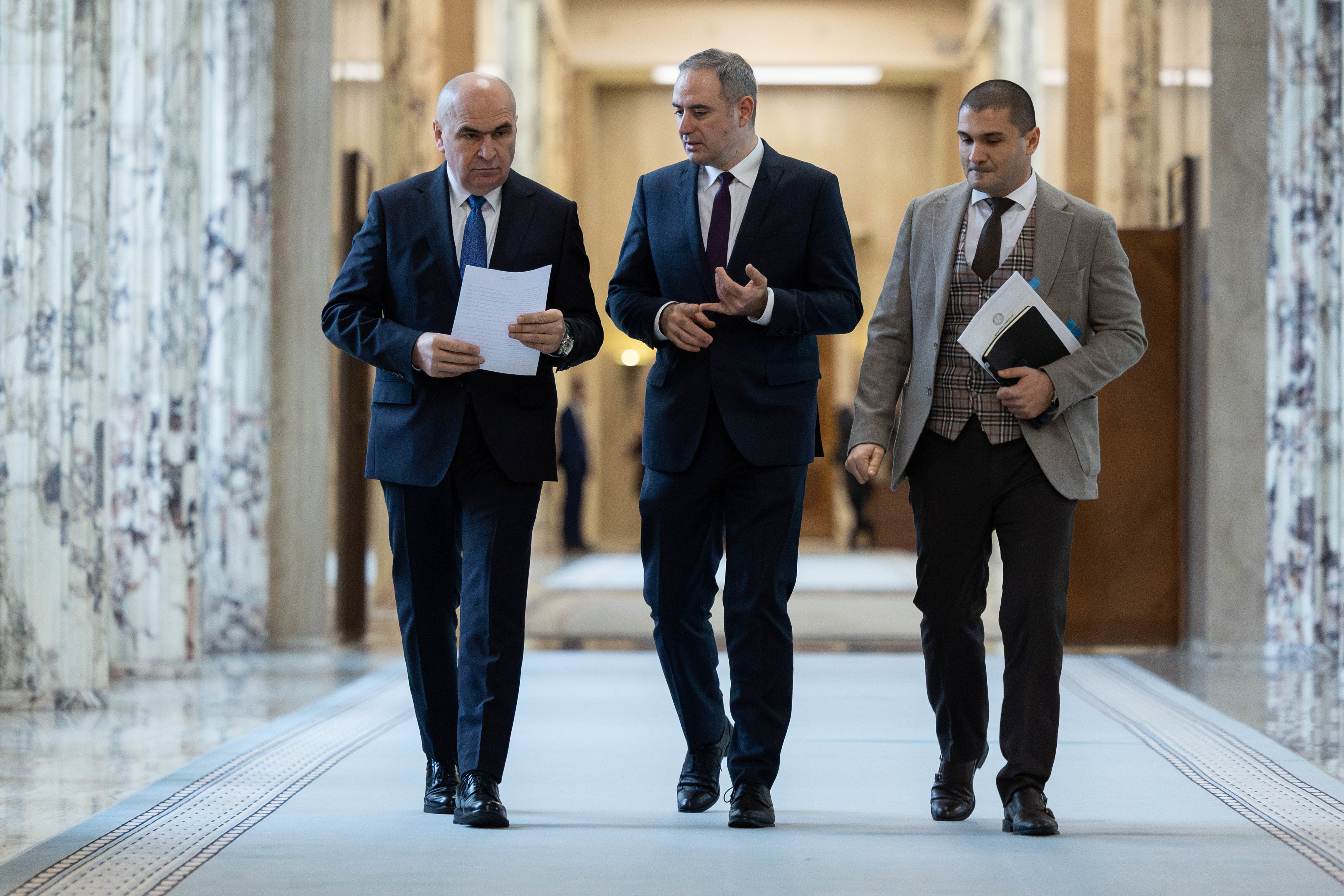 Bolojan se vede și cu Moody's, după ce România a scăpat de retrogradarea ratingului de către Fitch