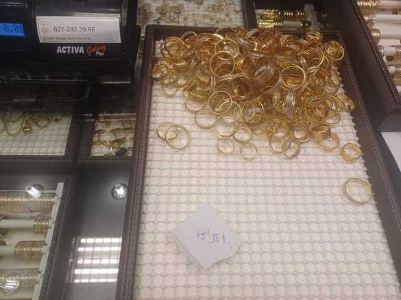 Antifrauda a confiscat aur și diamante de 3,7 milioane de lei de la o firmă care comercializa fără documente de proveniență. Au fost aplicate amenzi de 18.000 de lei