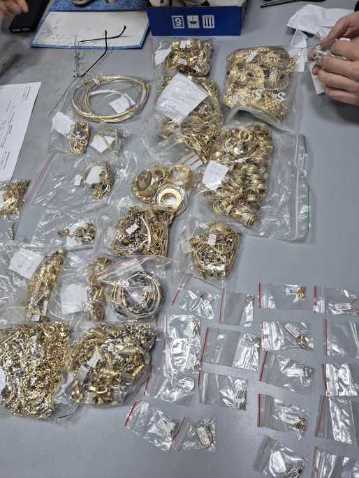 Antifrauda a confiscat aur și diamante de 3,7 milioane de lei de la o firmă care comercializa fără documente de proveniență. Au fost aplicate amenzi de 18.000 de lei