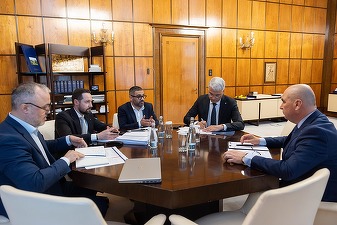 Bolojan despre noua lege a salarizării - prezentată de Profit.ro: Nu va scădea niciun venit salarial. Cei care sunt peste noua grilă vor aștepta până sunt ajunși de colegi. Anvelopa bugetară nu va crește cu mai mult de 8%