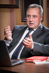 ULTIMA ORĂ OFICIAL Șeful Vămii, pus de Parchet sub control judiciar. Urmărit penal pentru săvârșirea infracțiunilor de fals intelectual și complicitate la uz de fals. Reținerea, anunțată anterior de Profit.ro