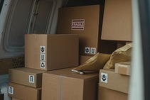 EXCLUSIV Taxa pe colete din afara UE: România mai poate aplica propria taxă de 25 de lei cel târziu până în noiembrie. De la 1 iulie apare și o taxă de 3 euro la nivel UE, iar cel târziu din noiembrie vine o a doua taxă europeană 