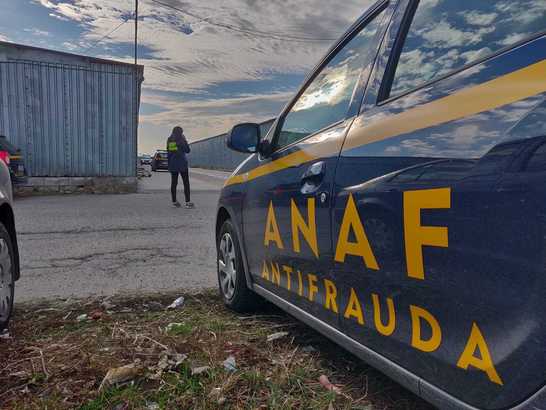 Fraudă cu mașini second-hand. Prejudiciul, din importul a peste 2.000 de mașini, depășește 26 milioane lei
