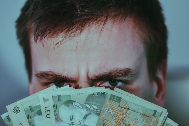 Veniturile medii lunare ale românilor au ajuns la 10.204 lei/gospodărie