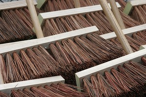 Oportunități 9 decembrie - Romsilva organizează licitație în vederea furnizării de produse și accesorii pentru curățenie
