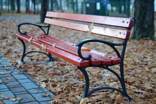 Oportunități 3 august - Primăria Hunedoara solicită oferte pentru furnizarea de mobilier urban
