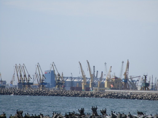Administrația Porturilor Maritime Constanța anunță lucrări de dragaj în Portul Constanța, valoarea proiectului fiind de aproape 50 de milioane de euro