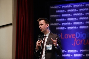 WeLoveDigital.forum Ministrul Comunicațiilor: Sistemele online ale statului nu sunt  "user friendly", cererea pentru e-România - zero! Părinții mei știu să folosească Facebook, dar nu să achite o taxă online