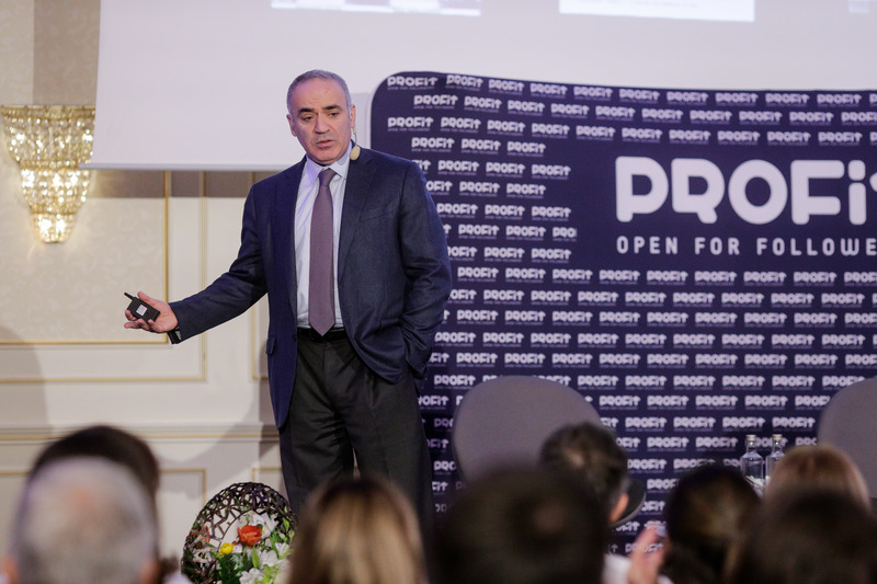 MAKING THE RIGHT MOVES I 
a Strategic Thinking Conference 