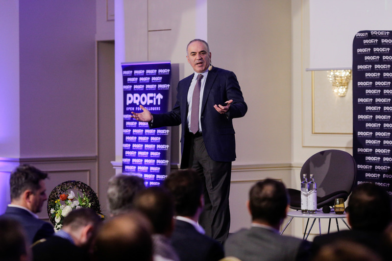 MAKING THE RIGHT MOVES I 
a Strategic Thinking Conference 