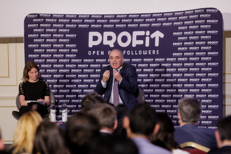 MAKING THE RIGHT MOVES I 
a Strategic Thinking Conference 