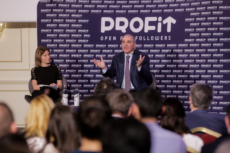 MAKING THE RIGHT MOVES I 
a Strategic Thinking Conference 