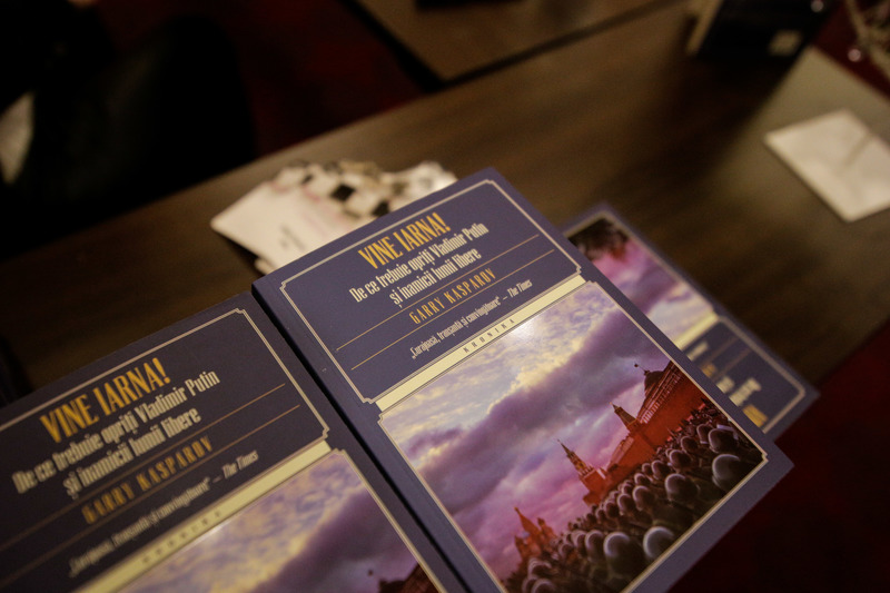 MAKING THE RIGHT MOVES I 
a Strategic Thinking Conference 