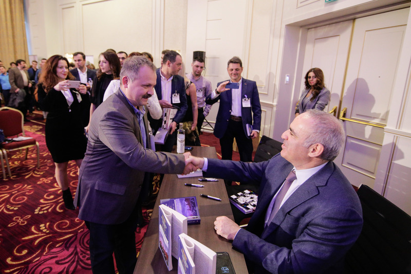 MAKING THE RIGHT MOVES I 
a Strategic Thinking Conference 