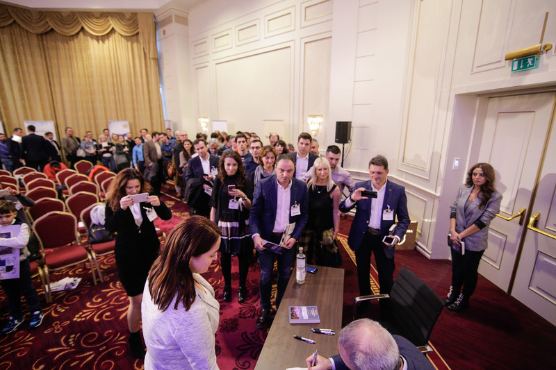 MAKING THE RIGHT MOVES I 
a Strategic Thinking Conference 