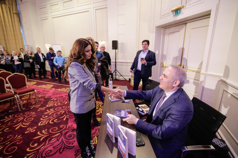 MAKING THE RIGHT MOVES I 
a Strategic Thinking Conference 