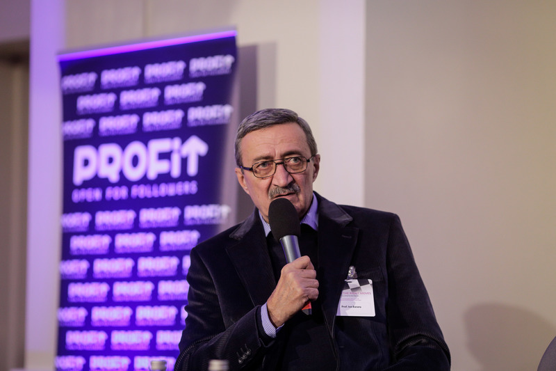 MAKING THE RIGHT MOVES I 
a Strategic Thinking Conference 