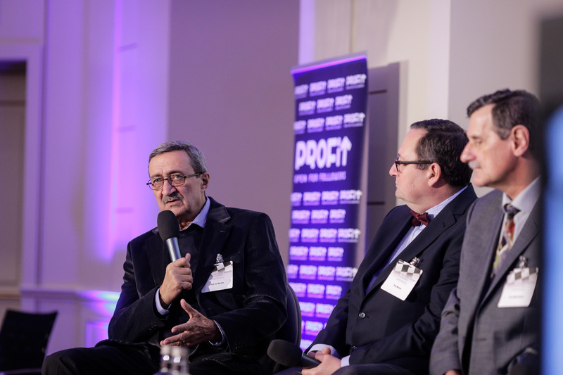 MAKING THE RIGHT MOVES I 
a Strategic Thinking Conference 