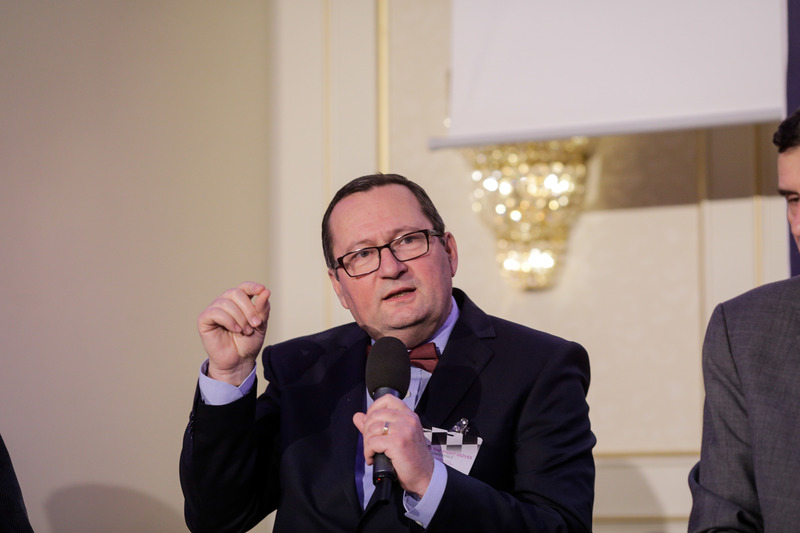 MAKING THE RIGHT MOVES I 
a Strategic Thinking Conference 