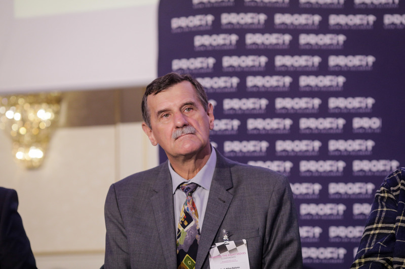 MAKING THE RIGHT MOVES I 
a Strategic Thinking Conference 