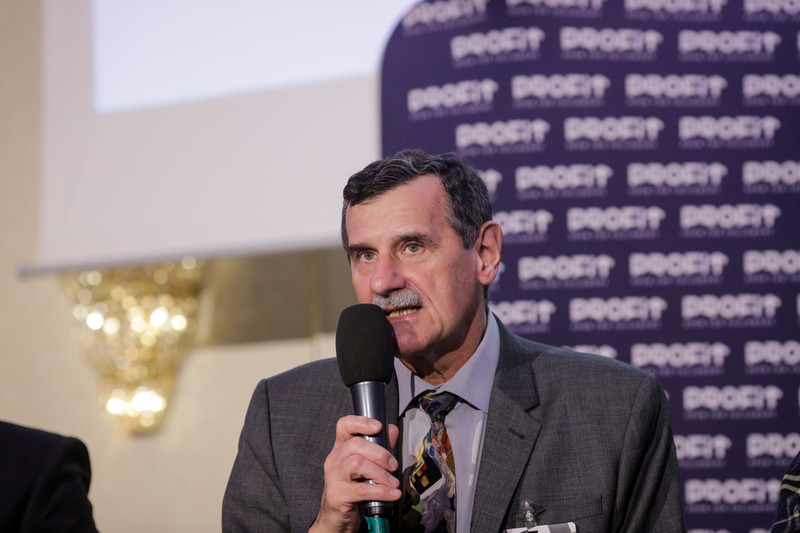 MAKING THE RIGHT MOVES I 
a Strategic Thinking Conference 