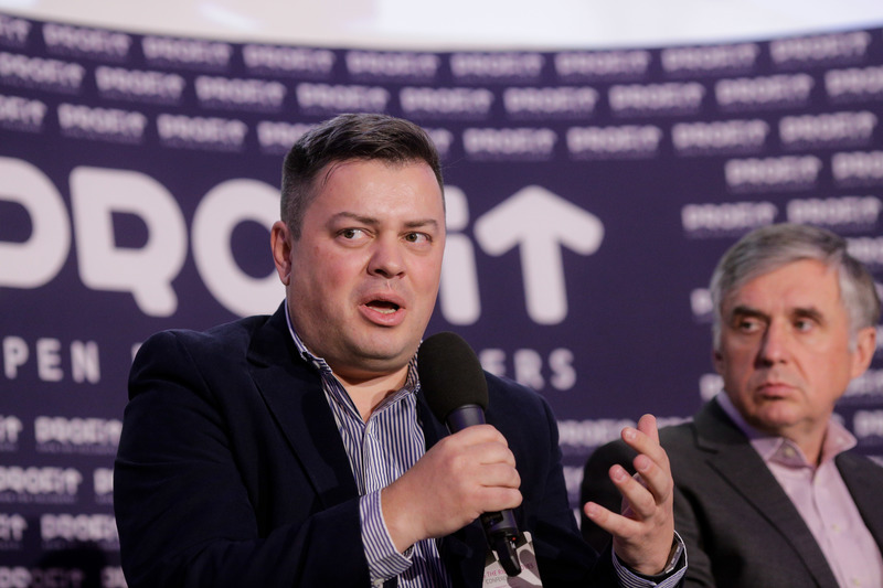 MAKING THE RIGHT MOVES I 
a Strategic Thinking Conference 