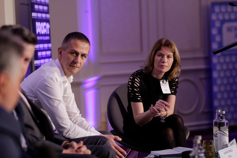 MAKING THE RIGHT MOVES I 
a Strategic Thinking Conference 